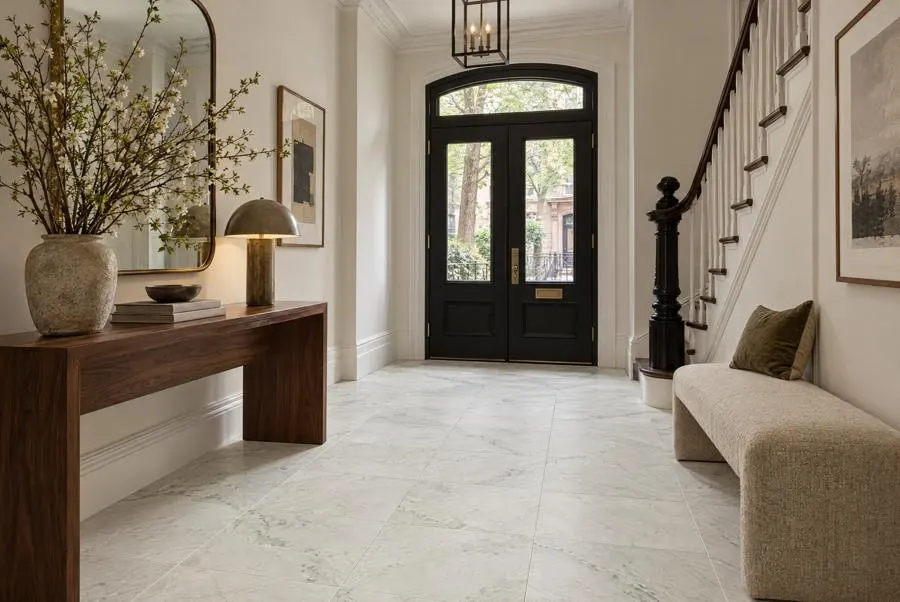 Monza Argento marble entry