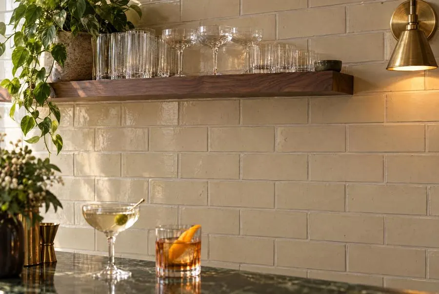 Bar in Glazed Brix