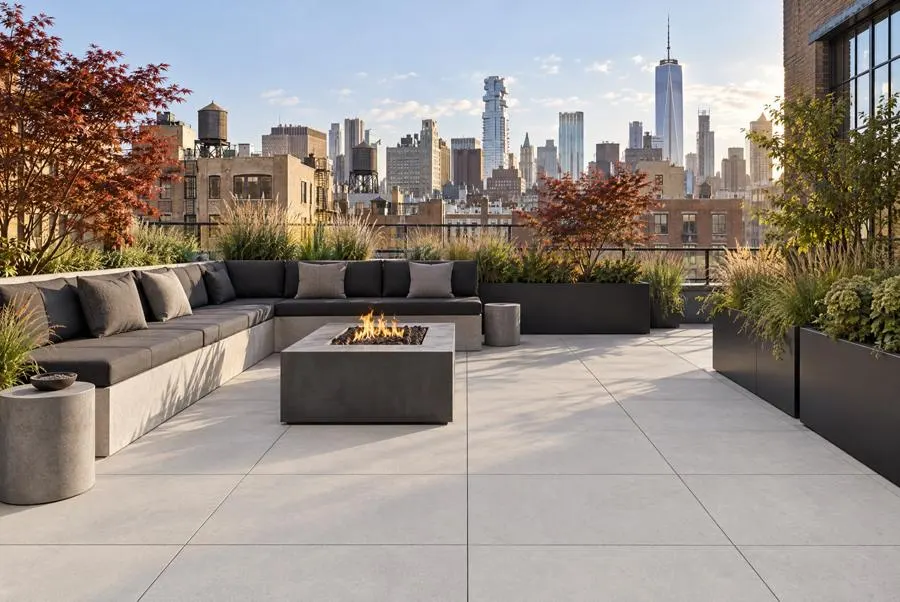 Terrace in Foundation Concrete, porcelain paver