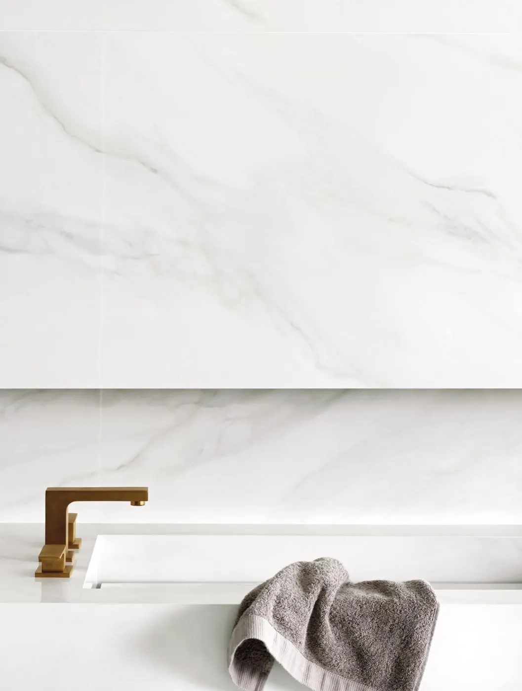Classico, photo 3 (Installed · Bianco Covelano)