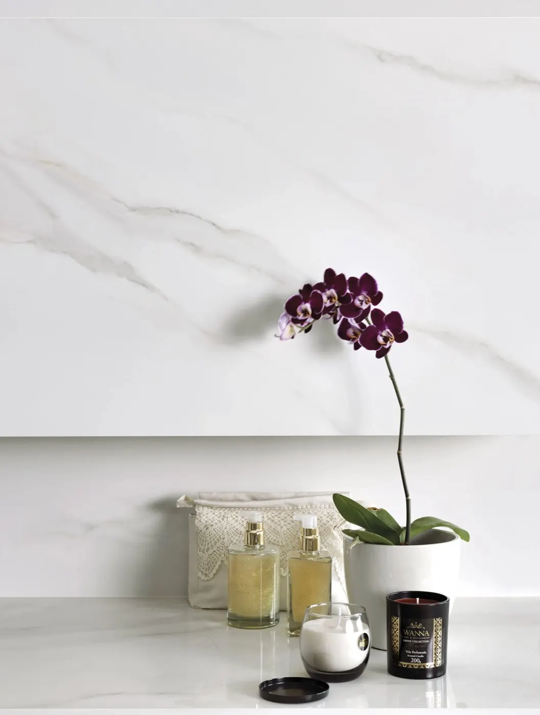 Classico, photo 4 (Installed · Bianco Covelano)