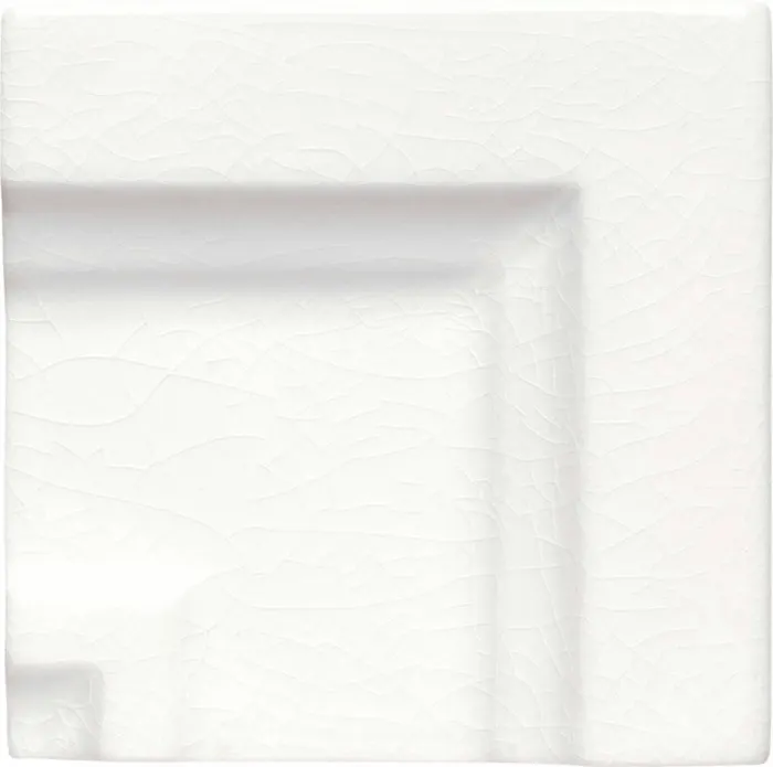 Crown molding frame corner in White