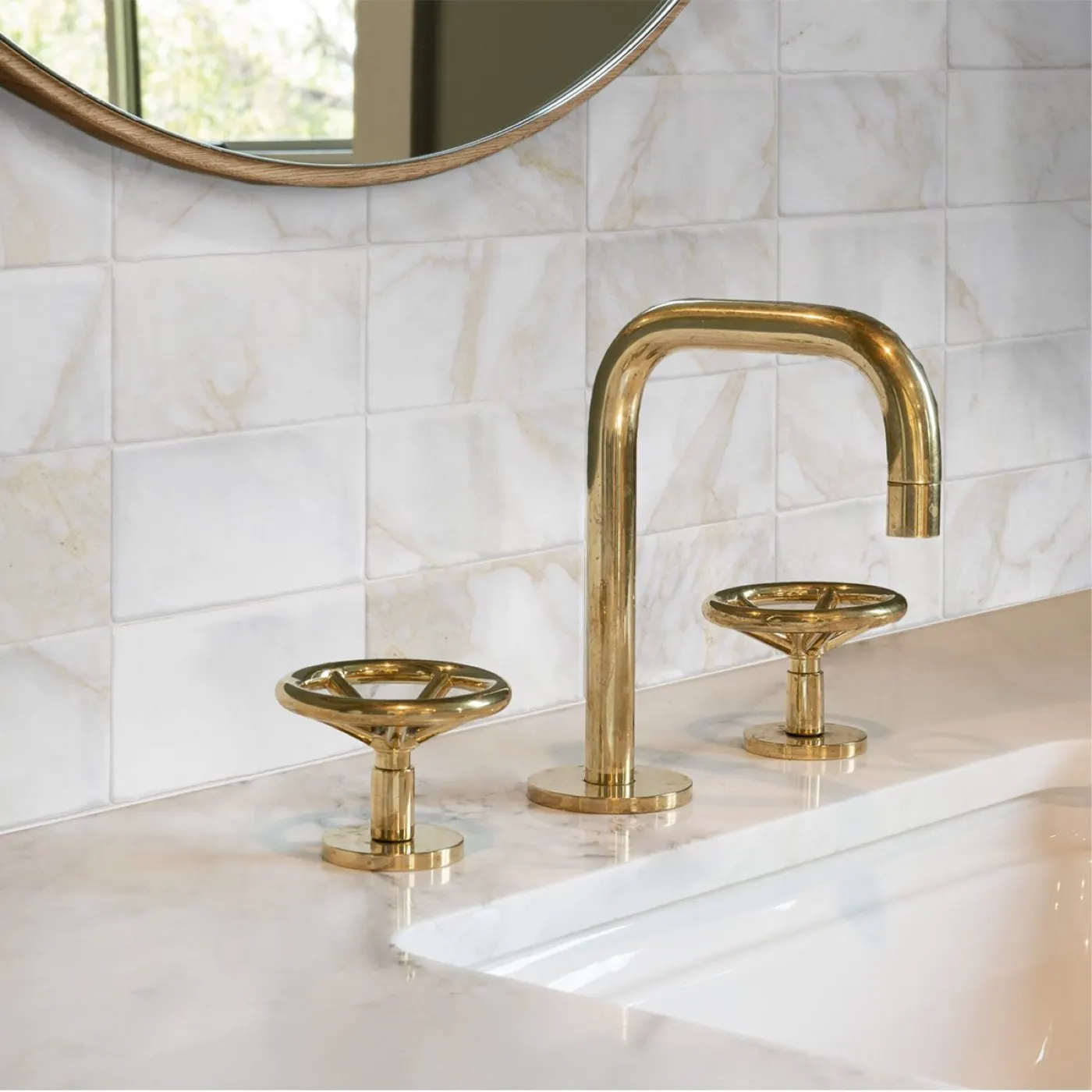 Modena Marble, photo 4 (Installed · Calacatta Oro)