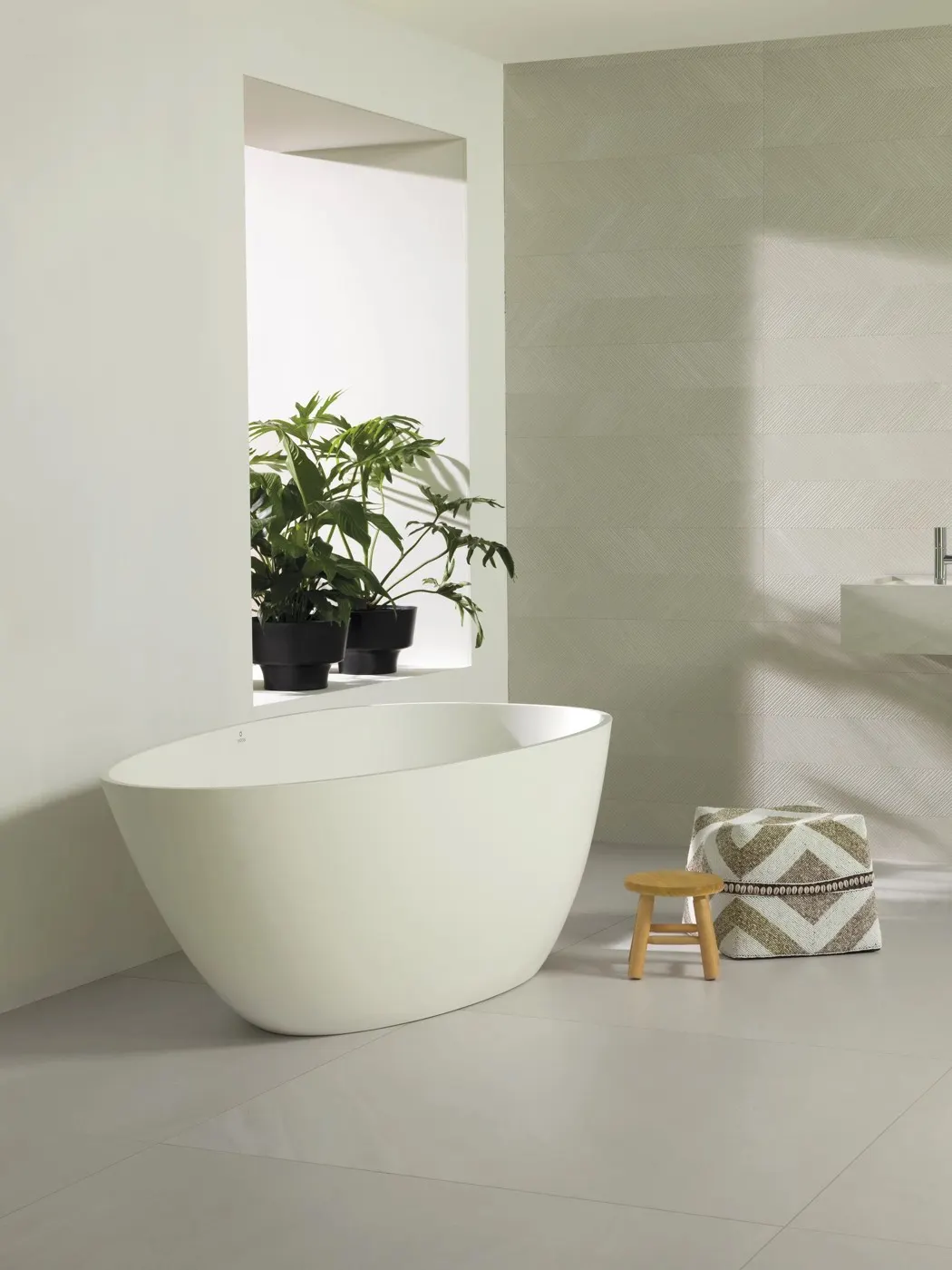 Ms. Mallorca, photo 2 (Installed · Cristal)