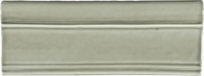 Rail molding, 2.8 x 7.8 in in Eucalyptus