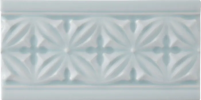 Petal relief border, 3.8 x 7.8 in in Ice Blue