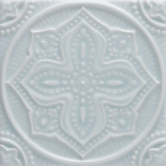 Quatrefoil relief deco, 5.8 x 5.8 in in Ice Blue