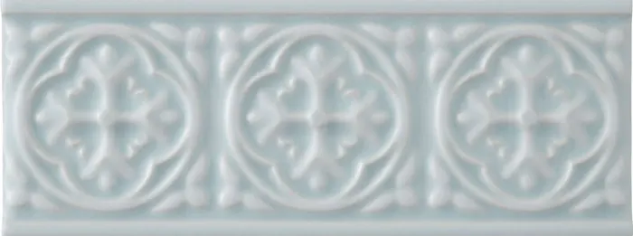 Rosette relief border, 2.8 x 7.8 in in Ice Blue