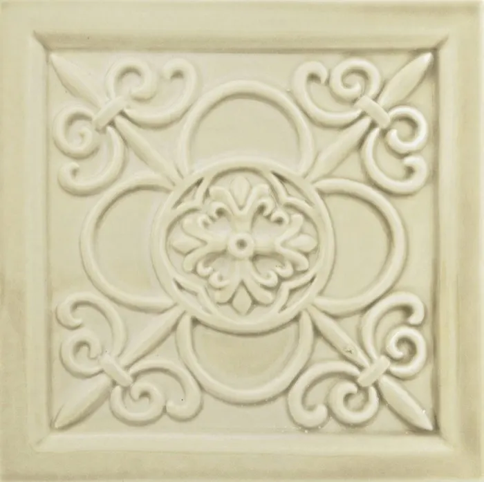 Fleur relief deco, 5.8 x 5.8 in in Silver Sands
