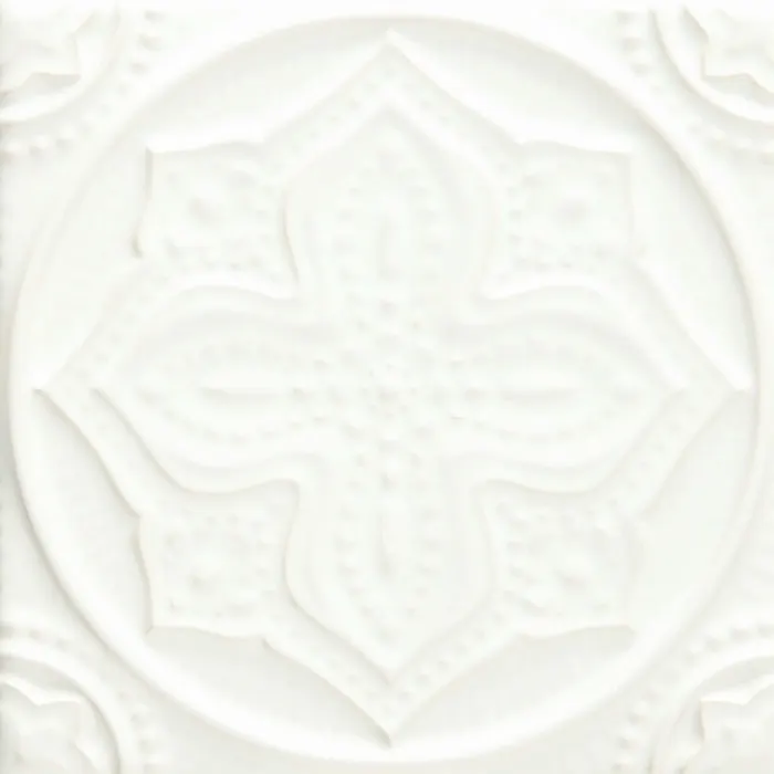 Quatrefoil relief deco, 5.8 x 5.8 in in Snow Cap
