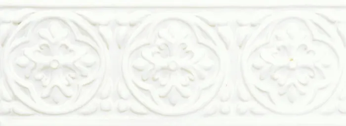 Rosette relief border, 2.8 x 7.8 in in Snow Cap